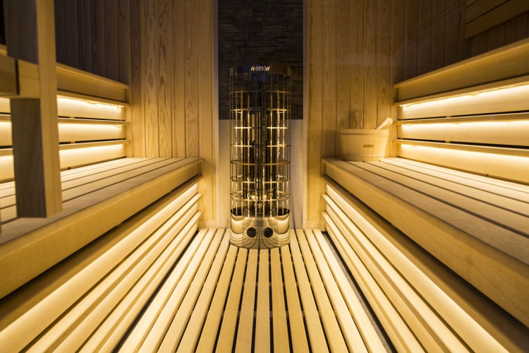 int&eacute;rieur sauna sec finlandais poele Harvia sauna Miramonte Astralpool