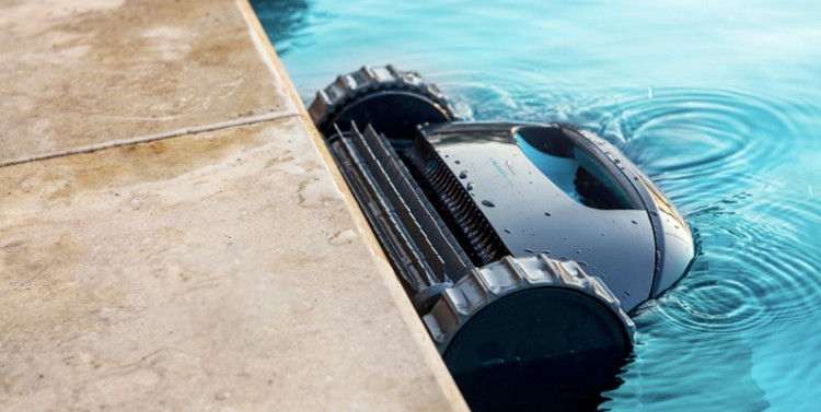 Les robots LIBERTY peuvent nettoyer le fond, les parois et la ligne d'eau des piscine