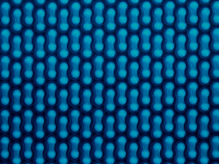Pool cover with GeoBubble(TM) Technology 