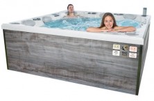 Hot tubs and swim spas &ldquo;made in Germany&rdquo; Whirlcare