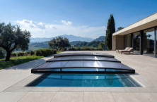 Abri piscine Tx d'Abrisud : une grande libert&eacute; de configuration sur chantier