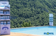 Un pr&eacute;sentoir de PLV pour les produits piscine et spa FLOVIL