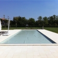 Couverture piscine 4 saisons esth&eacute;tique et efficace