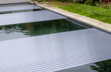 Couvertures de piscine WaterBeck : des options d&rsquo;installation pens&eacute;es pour simplifier la pose