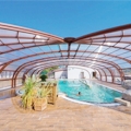 Des abris de piscine de grande largeur pour campings et collectivit&eacute;s