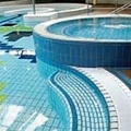 Hochwertige Keramik f&uuml;r Schwimmb&auml;der