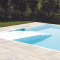 Des marches de piscine s&eacute;curis&eacute;es pour longtemps pour MONDIAL PISCINE