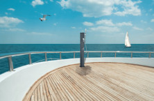 Deux nouvelles douches solaires chez Poolstar