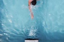 La turbine de nage &agrave; contre-courant Swimeo : un courant puissant pour nager en piscine