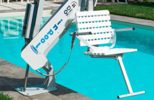 InPool, le nouvel &eacute;l&eacute;vateur fixe sur batterie pour l'acc&egrave;s &agrave; la piscine des PMR
