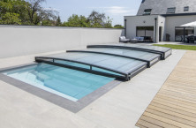 L'abri de piscine t&eacute;lescopique Polycarbonate Platinium d'Abrisud