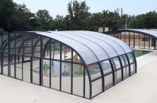 L'abri haut mixte fabriqu&eacute; sur-mesure par Vegametal pour les piscines de collectivit&eacute;s et de l'HPA