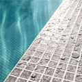 La premi&egrave;re membrane arm&eacute;e 3D pour piscine imitation carrelage
