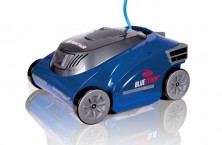Der neue BLUESTORM-Reinigungsroboter f&uuml;r das Schwimmbad von Pentair