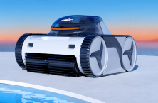 Le robot piscine X-WARRIOR : autonomie, puissance et design futuriste.