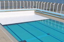Les volets de s&eacute;curit&eacute; piscine Abriblue pour les grands bassins