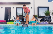 Ligne d&rsquo;accessoires F1R de BWT Pool Products pour entretenir la piscine durablement