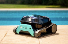 Mont&eacute;e en gamme des robots de piscine Dolphin LIBERTY de Maytronics