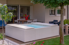 Piscine hors-sol &eacute;l&eacute;gante et intimiste de Piscine LAGHETTO&reg;