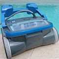 R-SERIES : le robot de piscine &agrave; 4 roues motrices