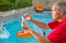 Test rapido dell'acqua della piscina con Lovibond Pooltester