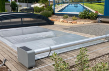 Thelma Compact : couverture automatis&eacute;e pour les petites piscines