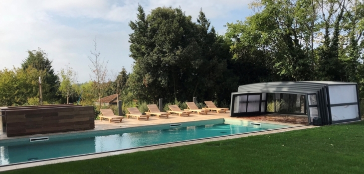 abri de piscine haut R-Design d'Azenco H&ocirc;tel Chais Monnet