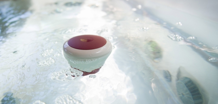El analizador flotante conectado ICO en un spa