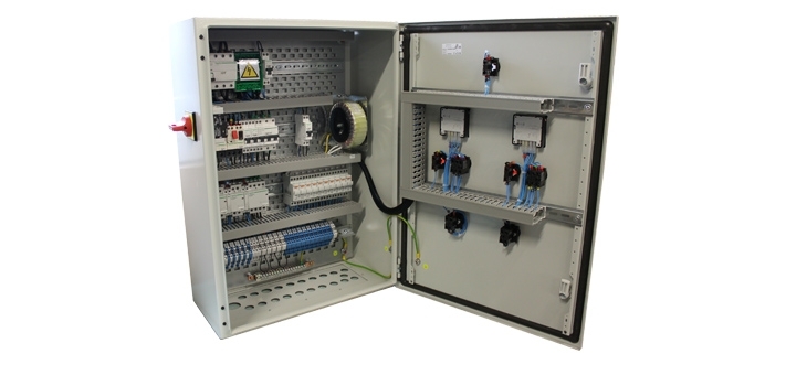 Armoires &eacute;lectriques sur-mesure de CCEI