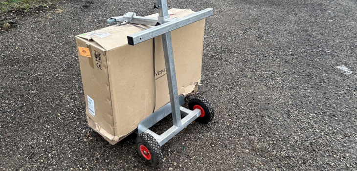 Le chariot d&eacute;vidoir d'ABPool avec carton lourd