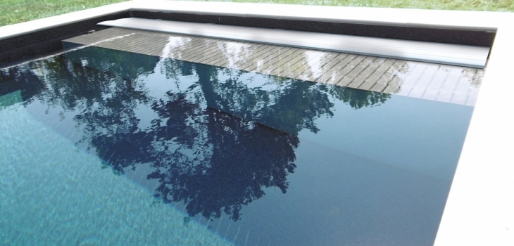 Couverture automatique securit&eacute; piscine &agrave; moteur et caillebotis immerg&eacute;s Mayotte