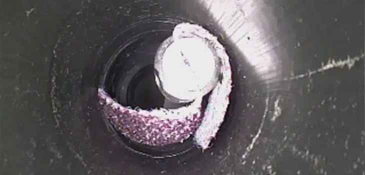 Chemisage longue distance : &eacute;tape du pon&ccedil;age de la zone &agrave; chemiser Locamex fuites piscine