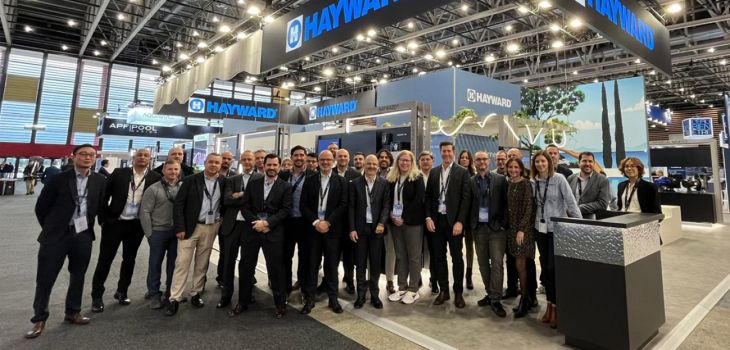 L'&eacute;quipe d'Hayward sur son stand &agrave; Piscine Global 2024
