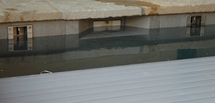 syst&egrave;me de verrouillage automatique pour couvertures de piscine Cover Lock d'Aqua Cover