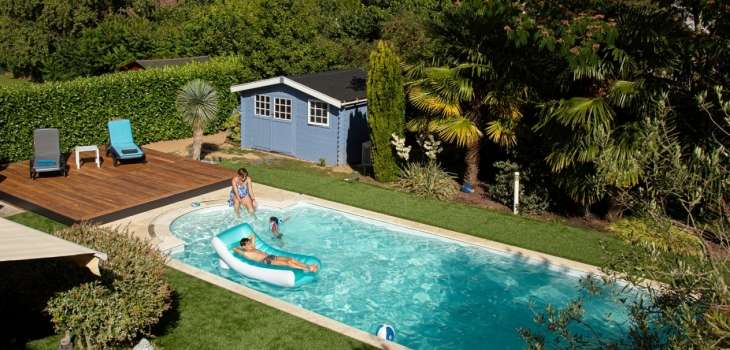 Escale, la terrasse mobile en aluminium thermolaqu&eacute; et bois exotique securite piscine