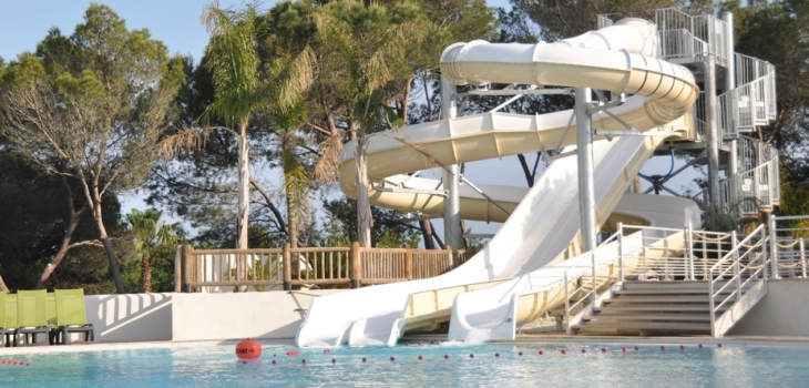 toboggan blanc Edsun au camping 5 etoiles La Baume La Palmeraie Fr&eacute;jus Var