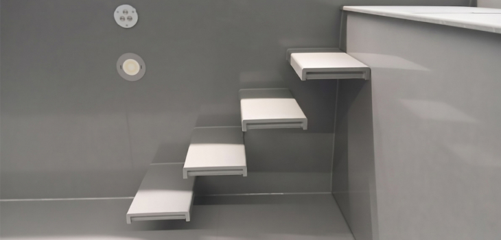 Nouveau bassin Flexline avec escalier flottant sans contremarches