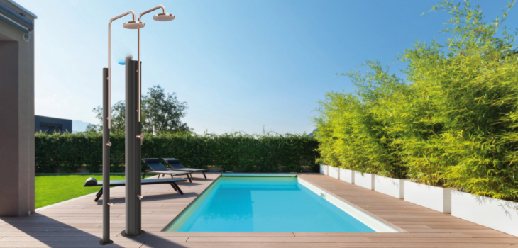 douche chrom&eacute;e m&eacute;tallique couleur espace piscine AstralPool