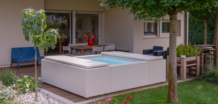 Le mod&egrave;le PLAYA de Piscine LAGHETTO&reg; AstralPool