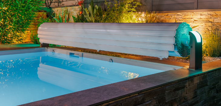 Rendre les piscines plus &eacute;conomes en eau Volet piscine hors-sol Open A&eacute;ro d'Abriblue