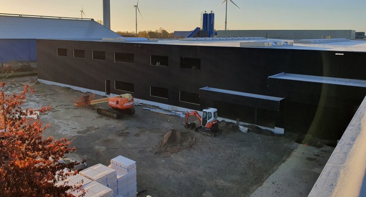 5.000m&sup2; gro&szlig;en Produktions- und Lagerhalle 