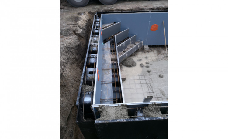 Tructure r&eacute;alis&eacute;e avec des panneaux polypropyl&egrave;ne recycl&eacute;