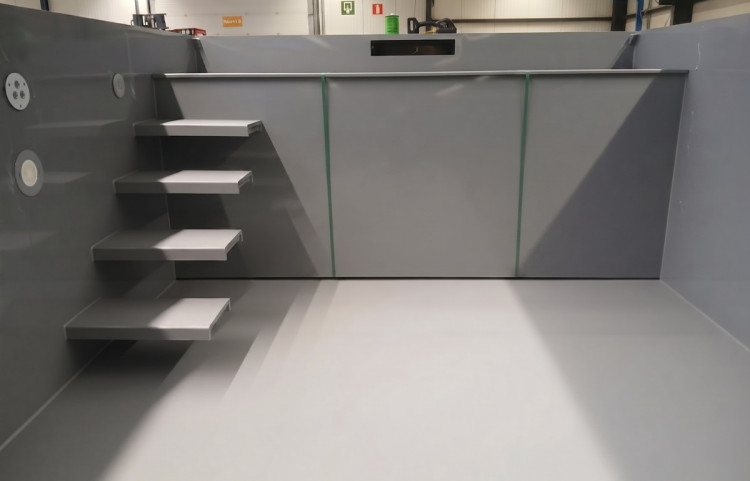Bassin Flexline avec escalier flottant sans contremarches Bassin Flexline avec escalier flottant sans contremarches