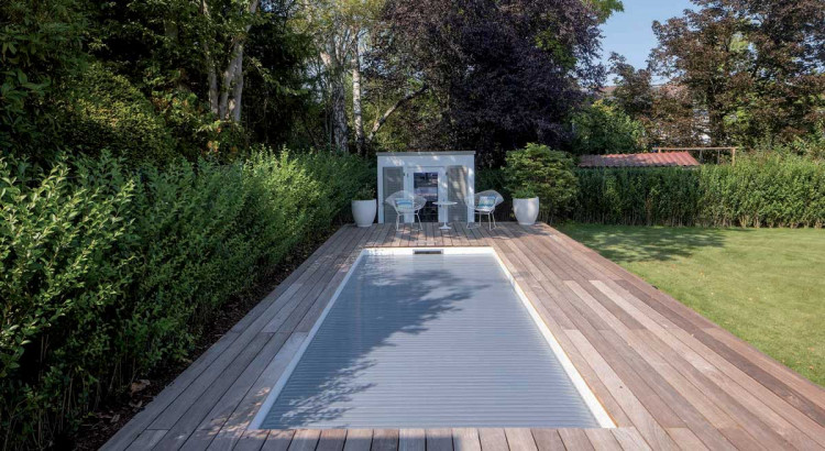 Couverture WaterBeck avec lames solaires argent&eacute;es