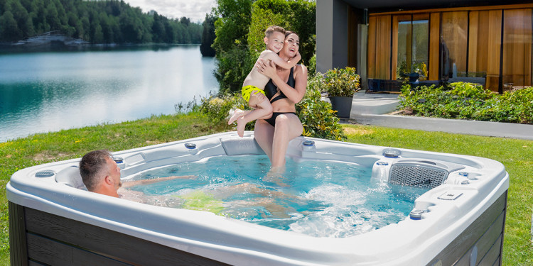 Spa Wellis pour le bien-&ecirc;tre en ext&eacute;rieur 