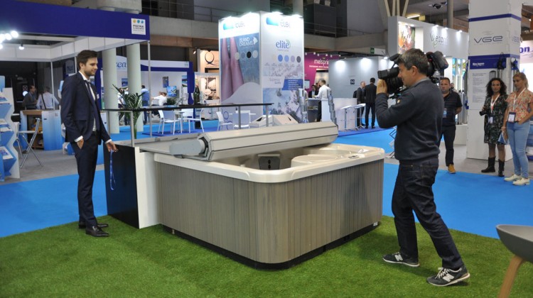 Les coulisses de l'interview Toon Vervoort Ing&eacute;nieur Commercial T& A Fabricant couverture automatique piscines spas Piscina & Wellness 2019