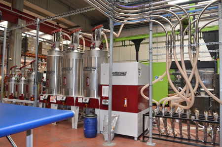 Centrale mati&Atilde;&uml;re compos&Atilde;&copy;e de 6 tr&Atilde;&copy;mies d&acirc;une capacit&Atilde;&copy; de 600 litres &Atilde;&nbsp; 70 litres