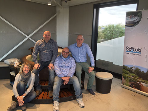 L'&Atilde;&copy;quipe du nouveau showroom Softub