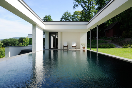 Schlicht und ohne Schn&Atilde;&para;rkel &acirc; so baut man heute. Aber noch nicht alle Pools sind gestalterisch und technisch auf dem neuesten Stand.